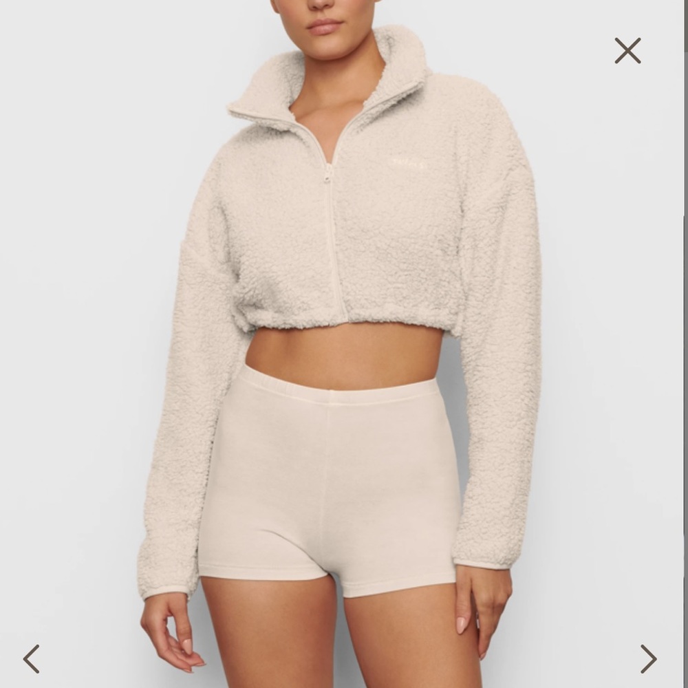 SKIMS TEDDY ZIP UP CROP JACKET IN COLOR BONE - size small